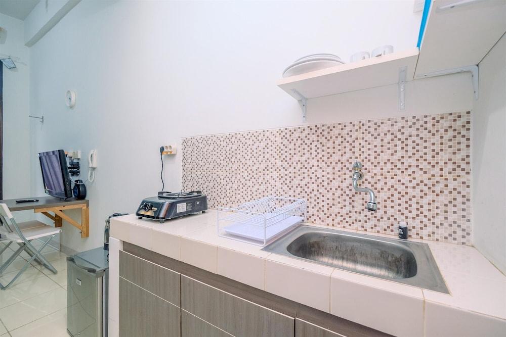 Comfortable and Minimalist Studio at Dave Apartment