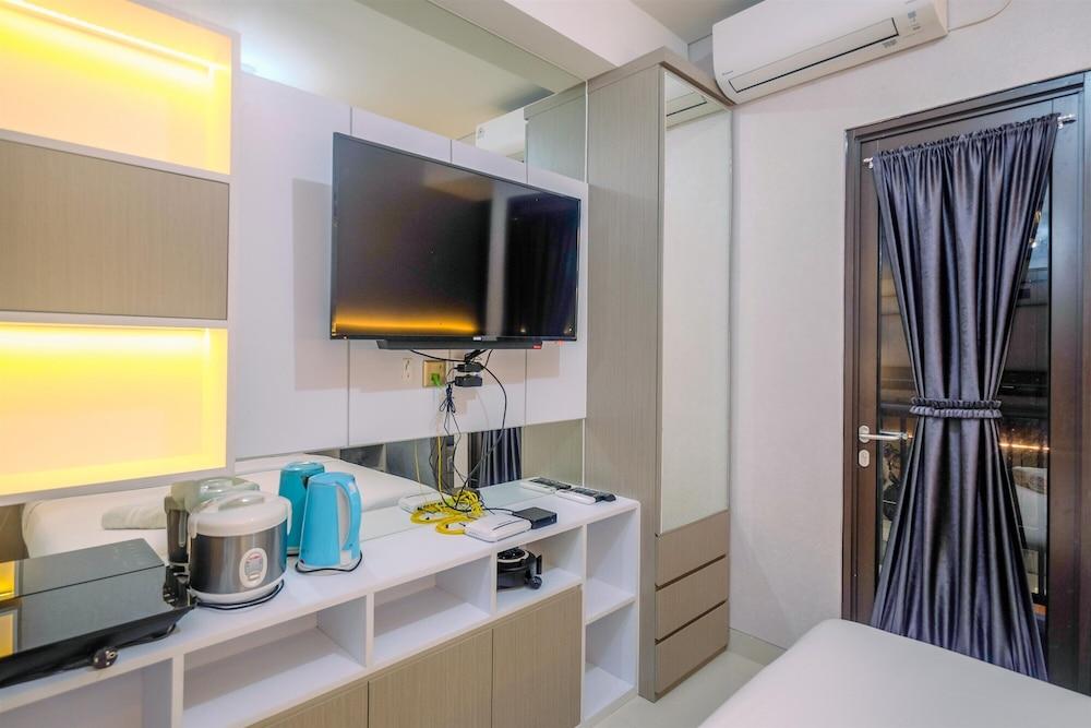 Nice and Comfy Studio Apartment at Transpark Cibubur