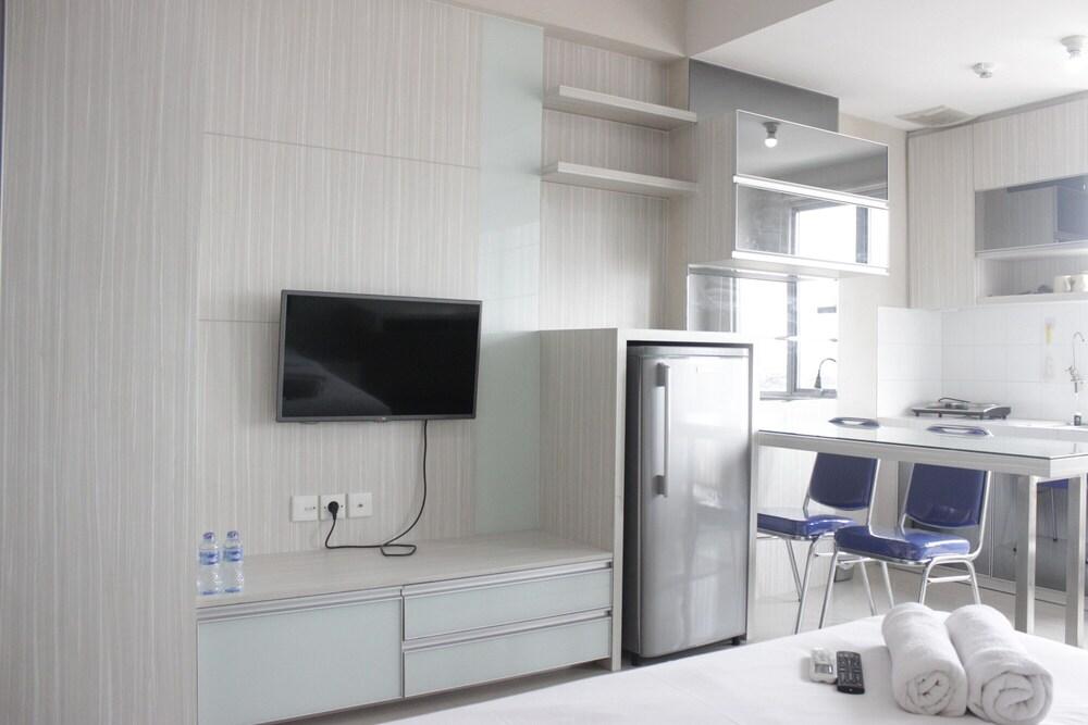 Spacious Studio Room at Sudirman Suites