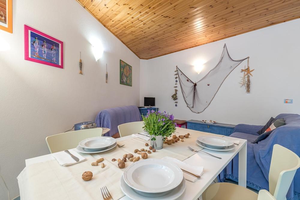 Blue&green House With Shared Pool