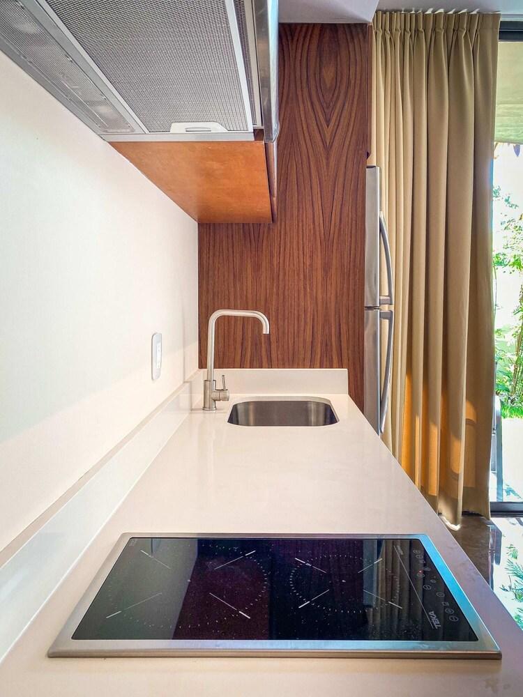 Pacific Corner Studio With Private Garden Light Bright