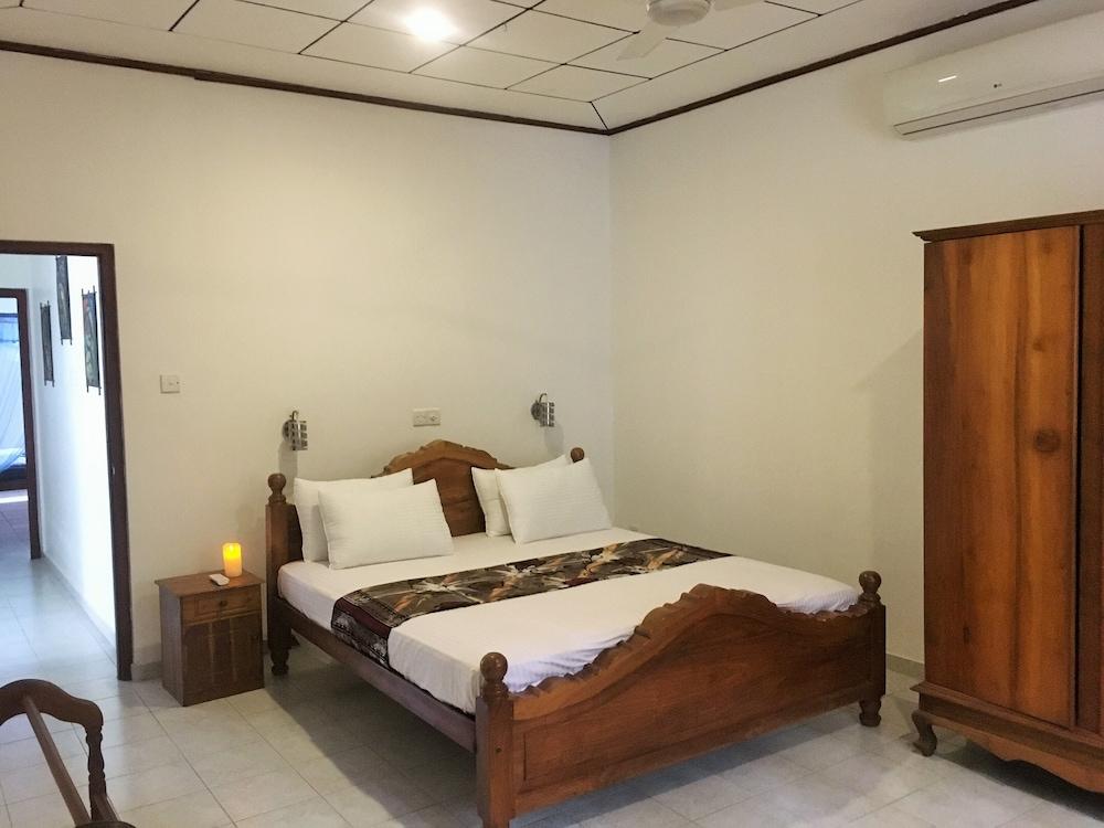 Swiss Villa Moragalla Beach