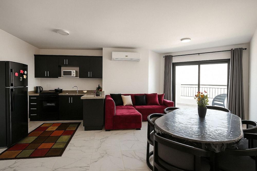 Chic & Spacious Retreat in Porto Said