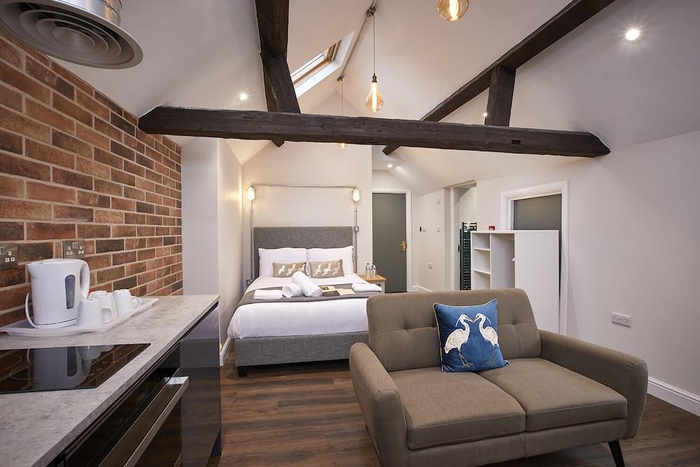 Three Cranes Serviced Apartments