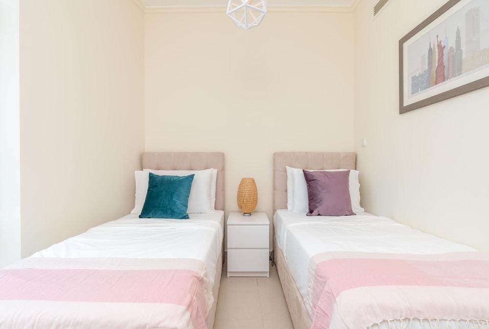 Lux BnB 2BD Amazing Burj View