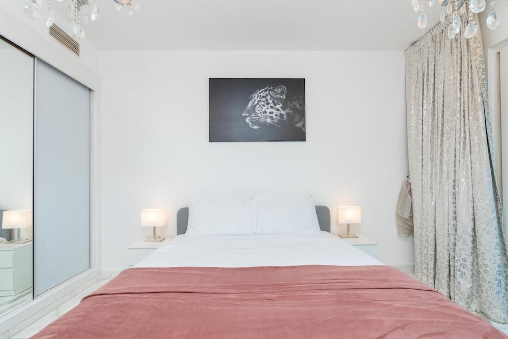 Lux BnB Princess Tower - Dubai Marina