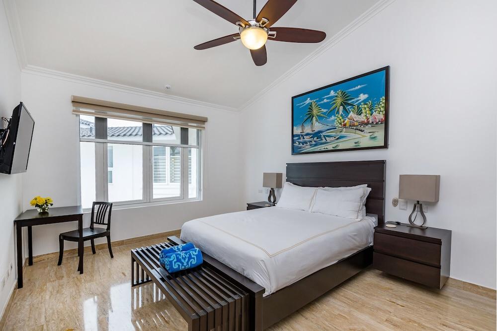 Amazing Private Villa with Chef & Maids