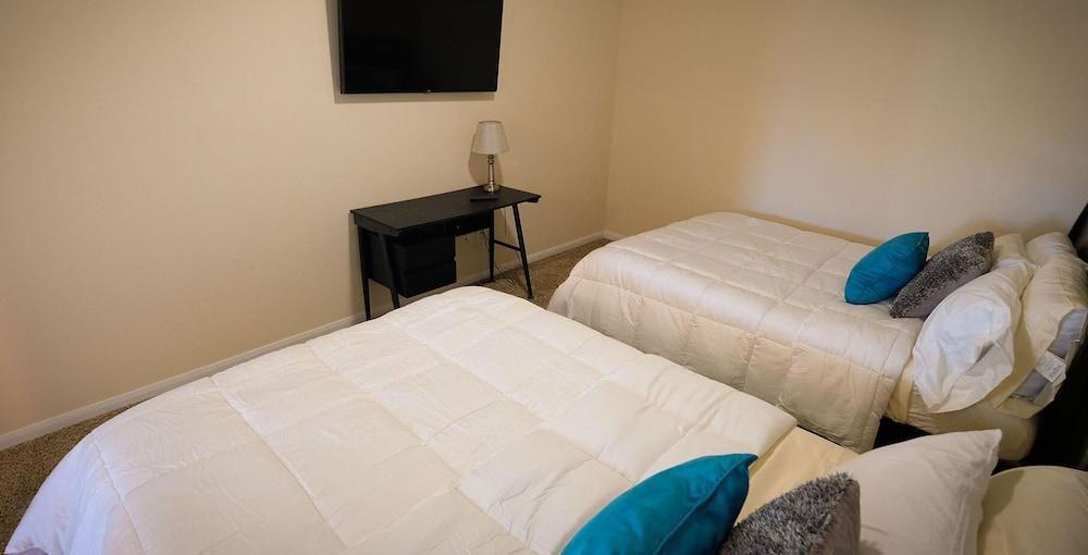 6Bdrm 2.5Bath 10Beds - Rosenberg