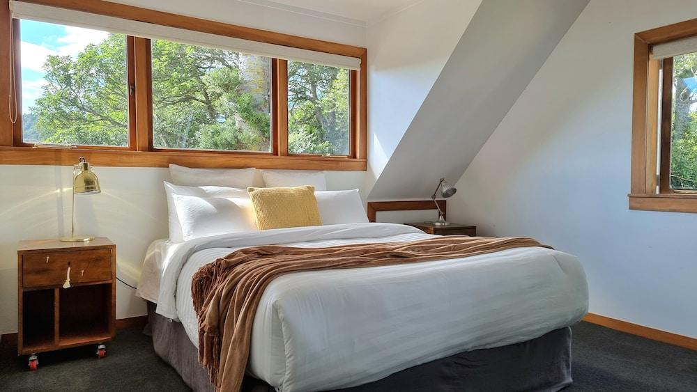 The Kauri Retreat - Sea Views & Spa Pool
