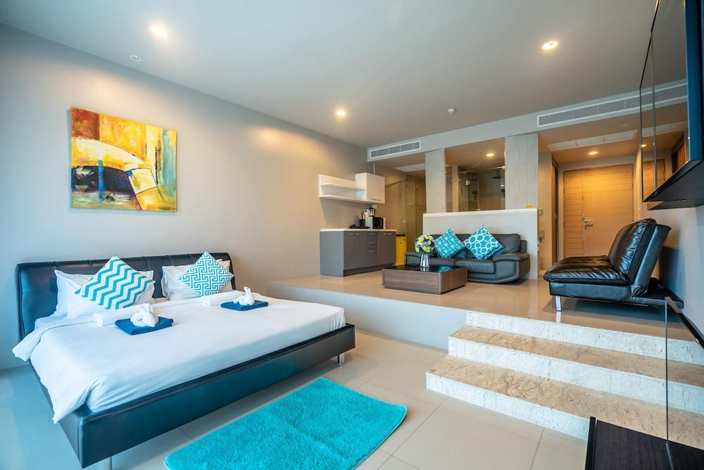 The Ark at Veloche by Lofty