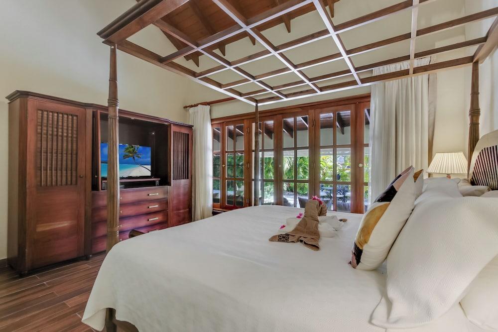 Beautiful Villa with Pool Gym and Maid