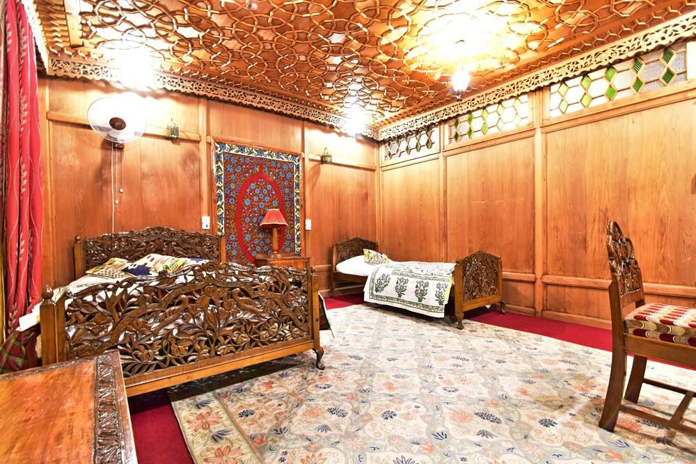 Inshallah Houseboats