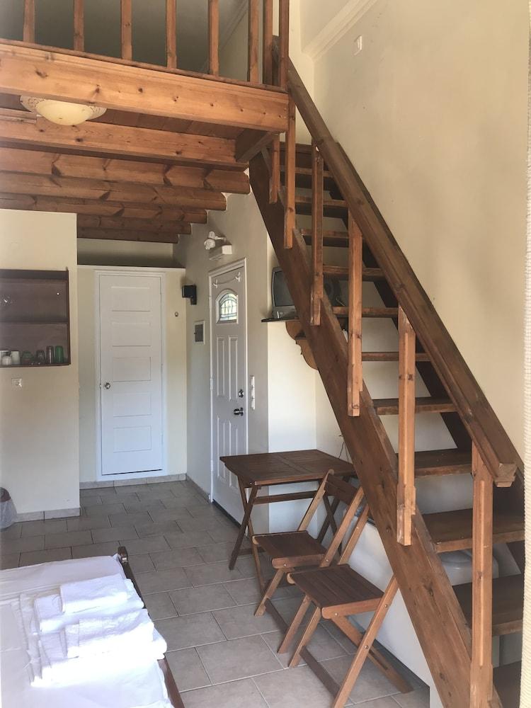 Despina studios and rooms