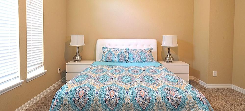 6Bdrm 4.5Bath 8Beds - HOME BIG AS TEXAS