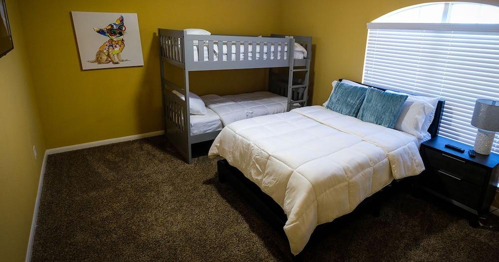 4Bdrm 3.5Bath 11Beds - Great House