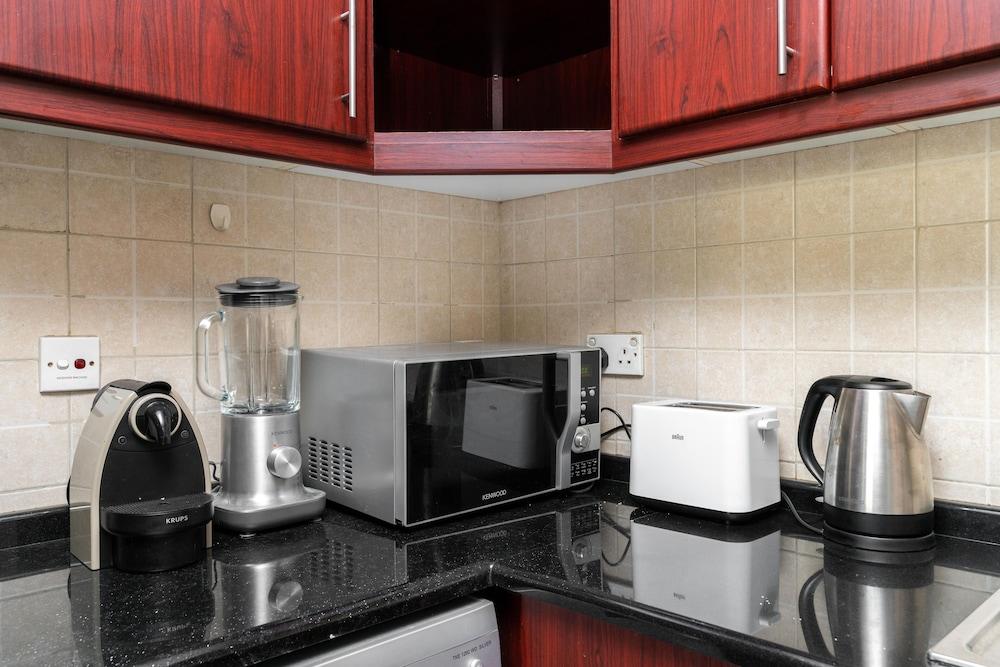 Lux BnB 1BD Discovery Gardens