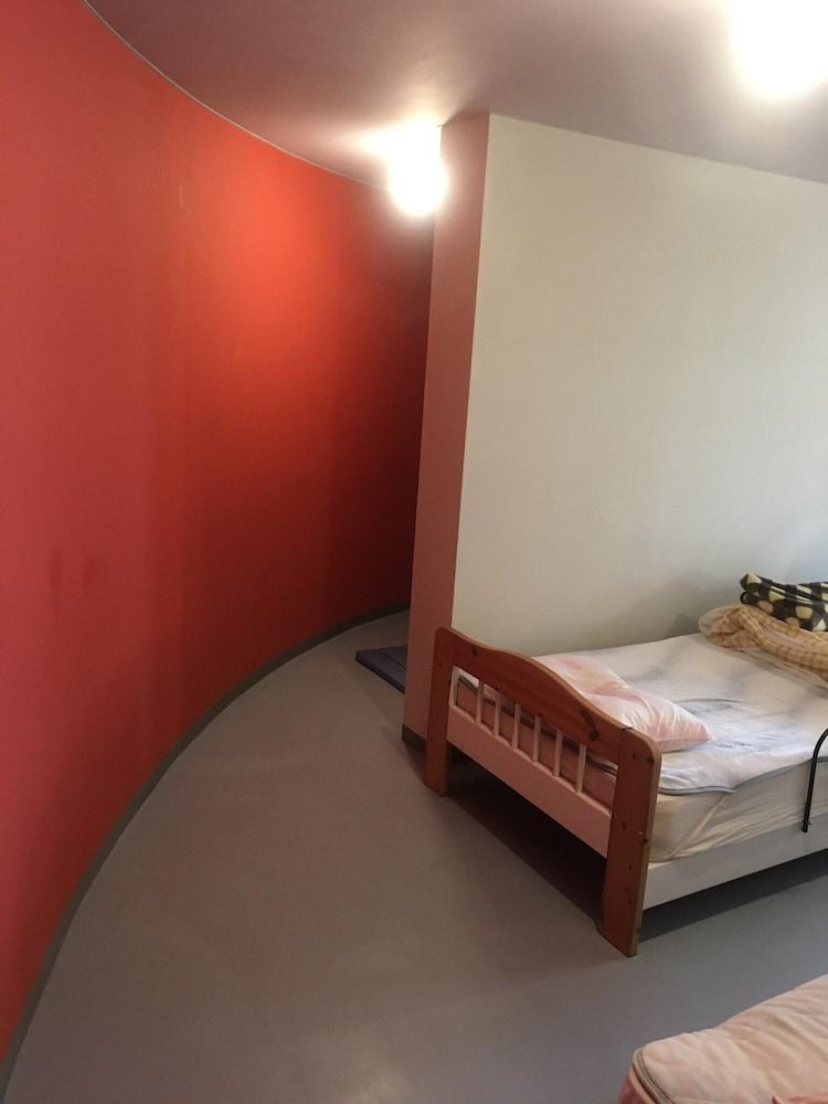 Narita Airport Samurai Hostel