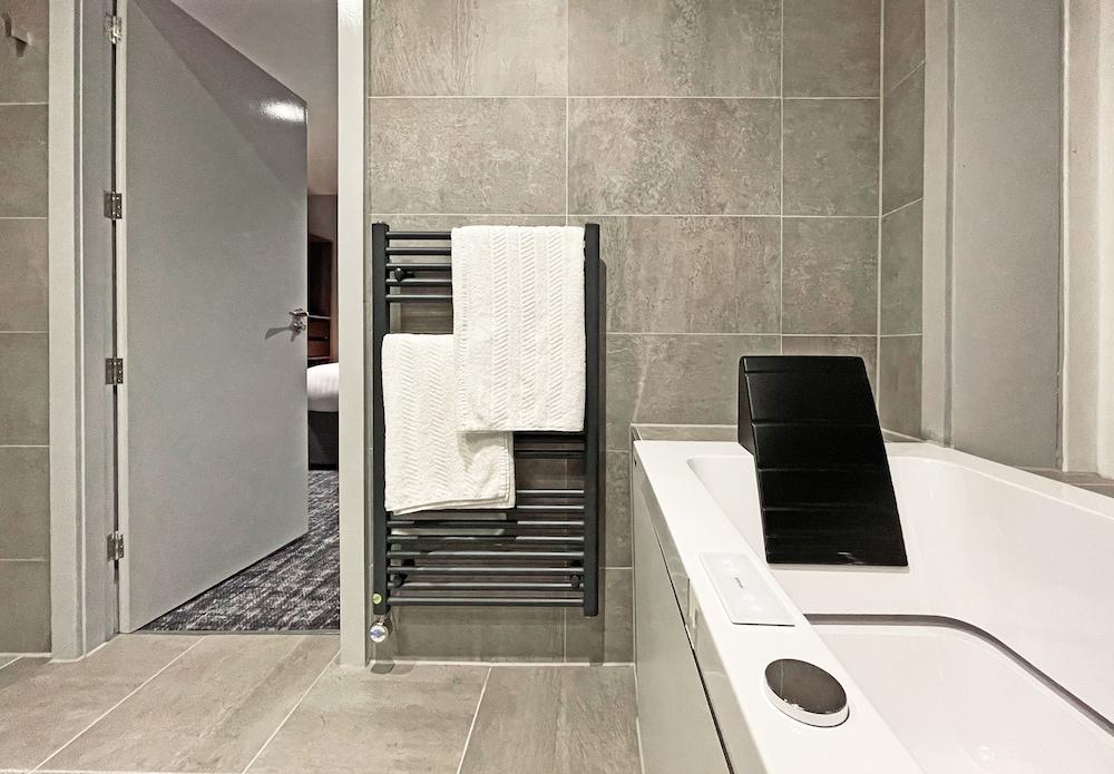 1820 Boutique Rooms and Suites