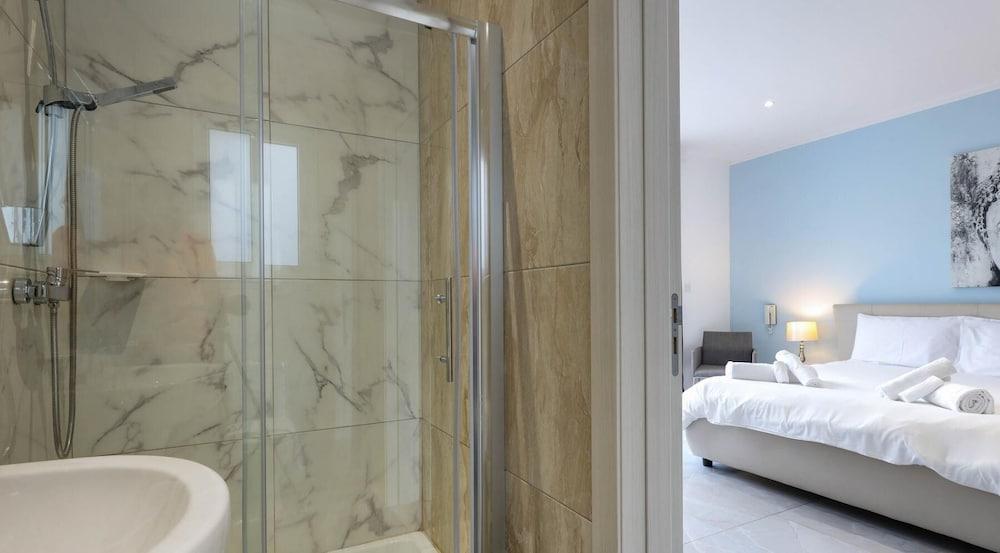 Seafront Penthouse w Unobstructed Sea Views