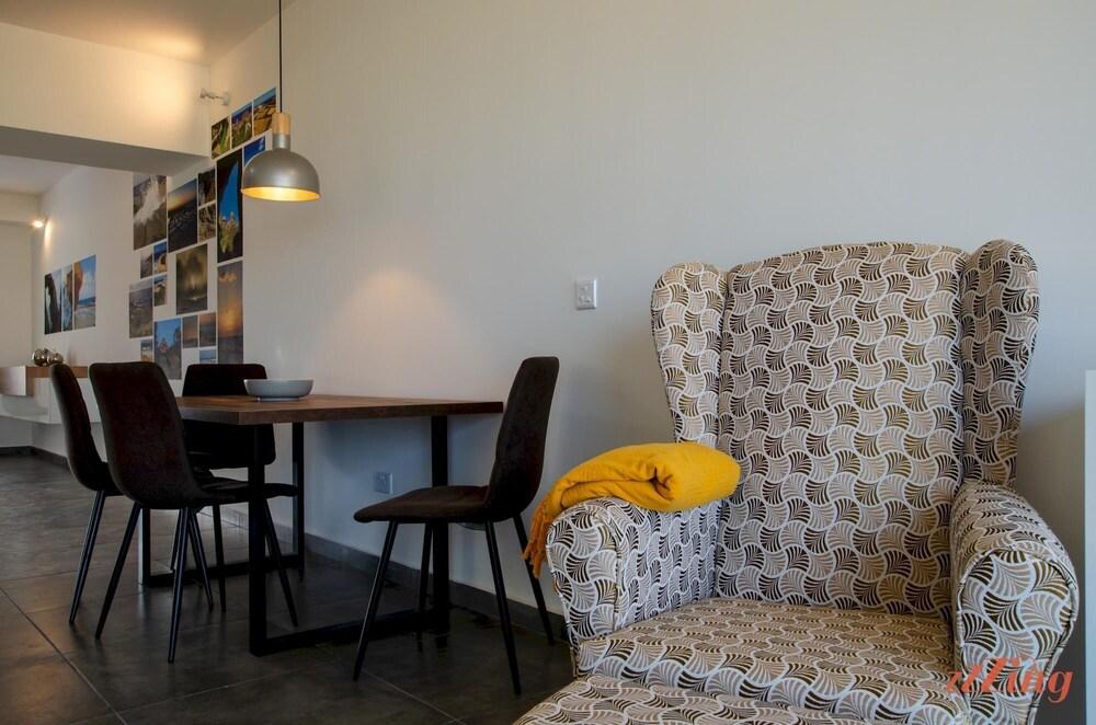 2 Bed Apartment w Distant Sea and Country Views