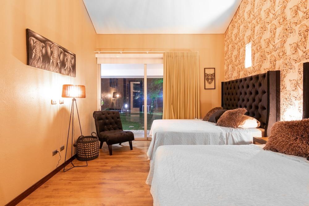 La Oculta Luxe Mansion Pool & Jacuzzi