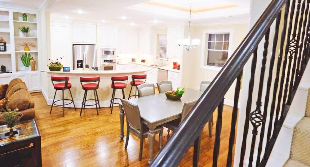 3Bdrm 3.5Bath 9Beds - Museum Parks Zoo