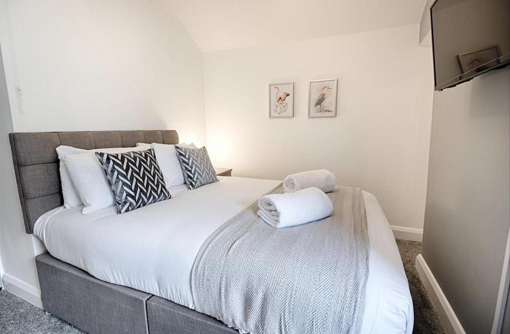 4br-11guests-patio-familyfriendly-citycentre-beach