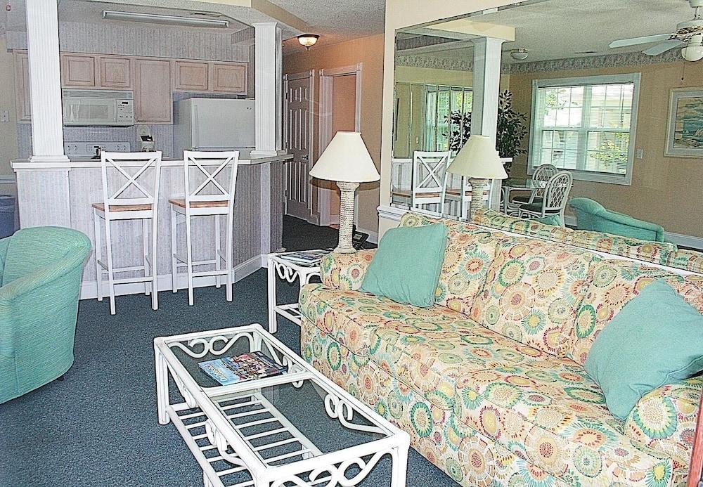 709m 1 Bedroom Condo by RedAwning