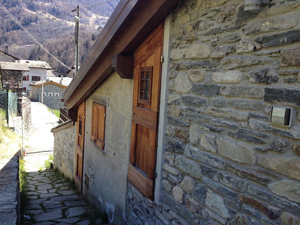 Chiesa In Valmalenco Casa In Borgo