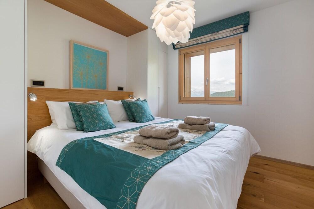 Chalet Les Etablons Luxury Chalet Ski-in Ski-out