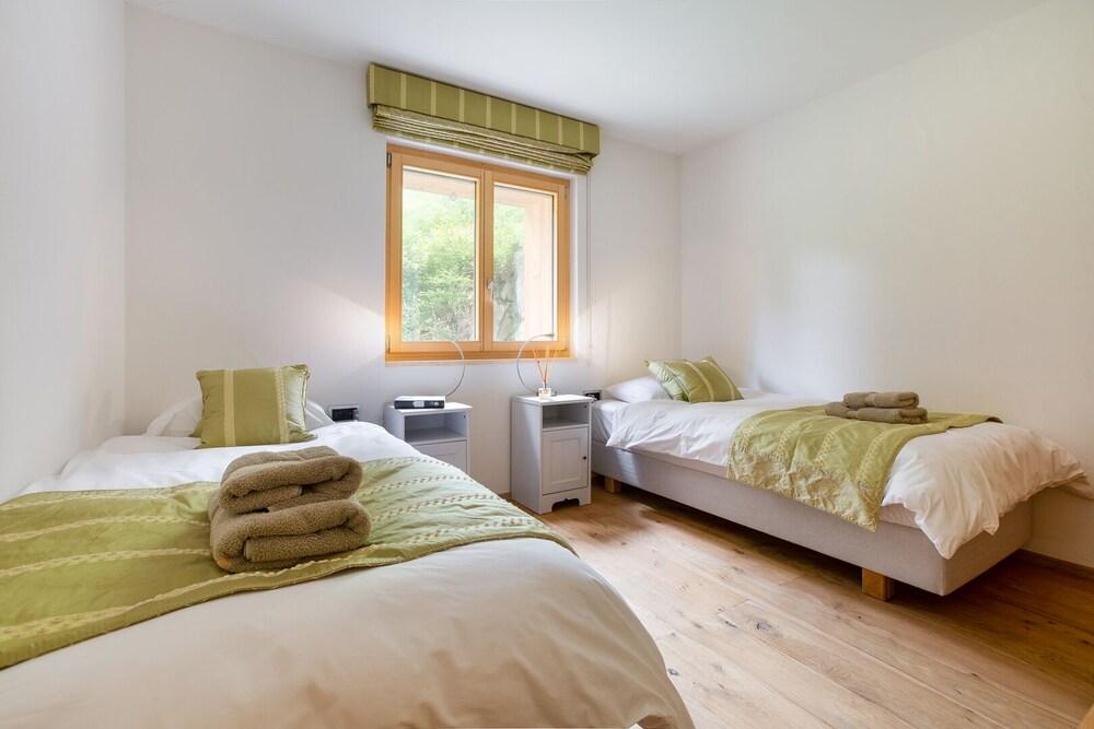 Chalet Les Etablons Luxury Chalet Ski-in Ski-out