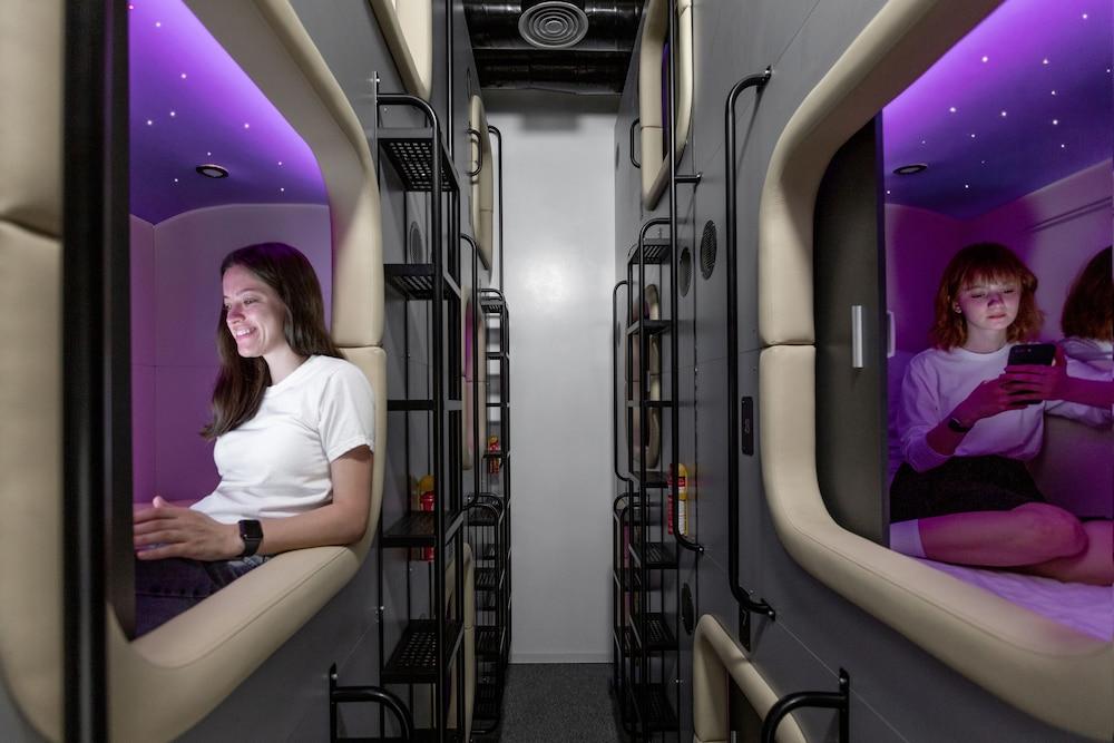 Capsule Hotel Constellation 89