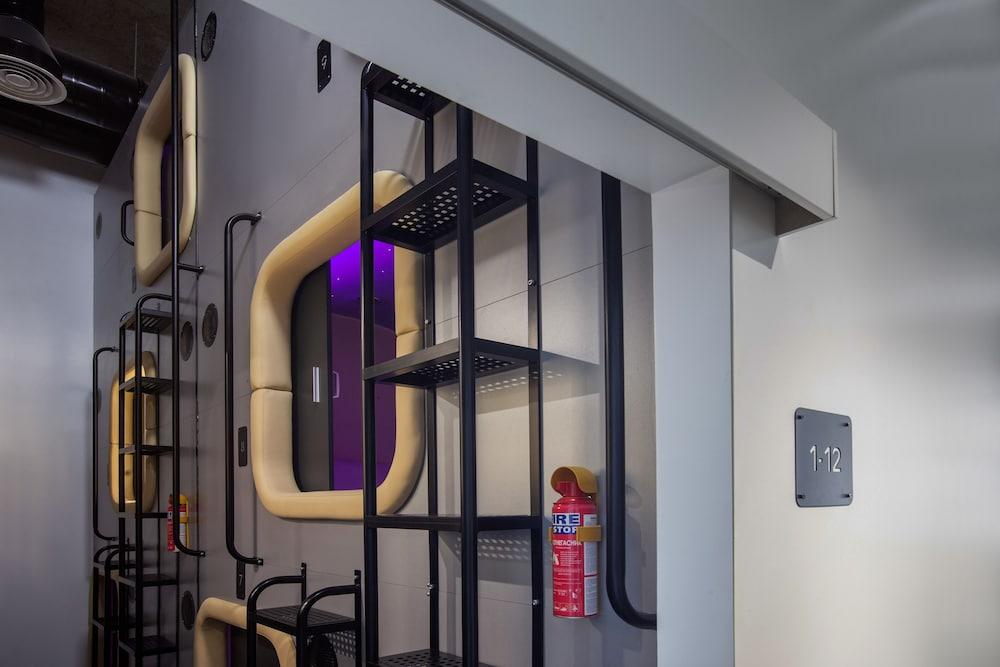 Capsule Hotel Constellation 89