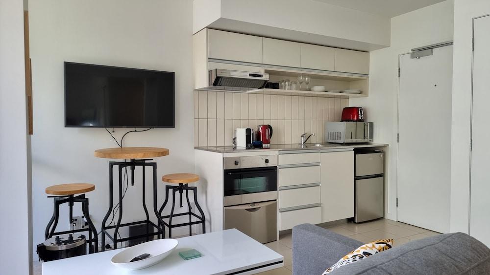 Marina View Apartment in Viaduct - Pool