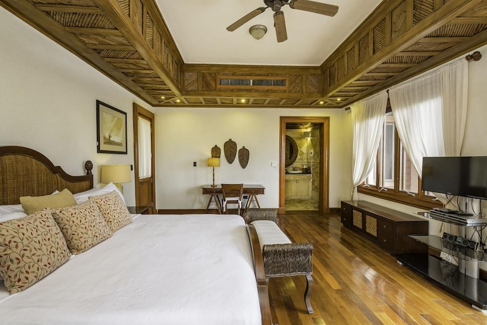 Two Ocean View Caleton Villas in CapCana