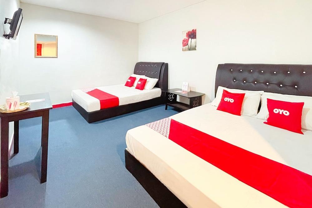 OYO 90324 Muar Station Hotel