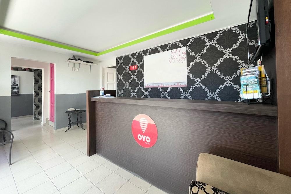 OYO 90324 Muar Station Hotel