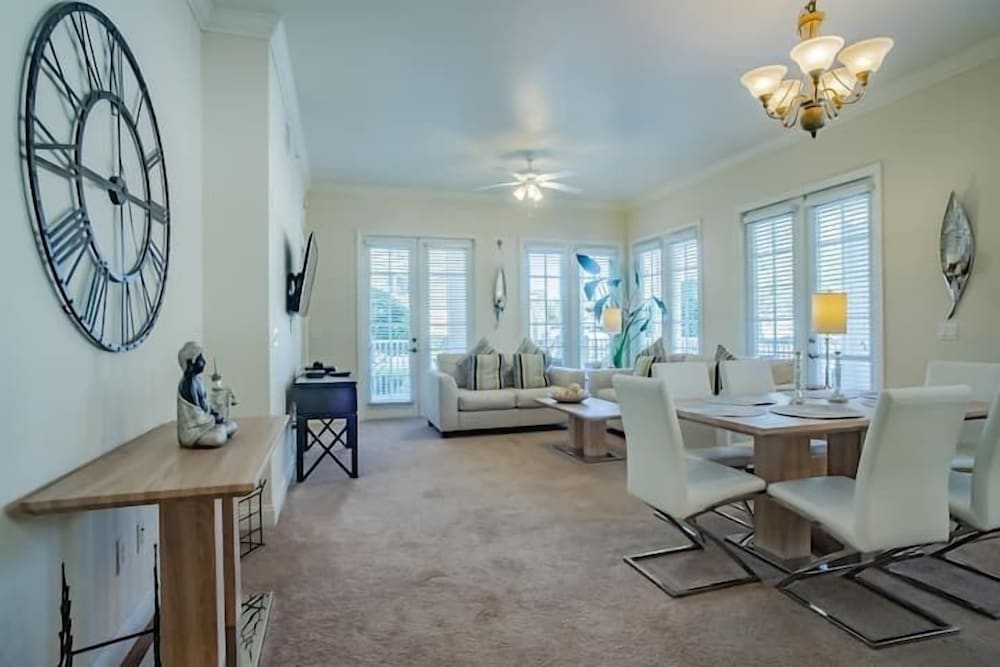 7521 MD - Reunion - Fantastic 3Bd Condo