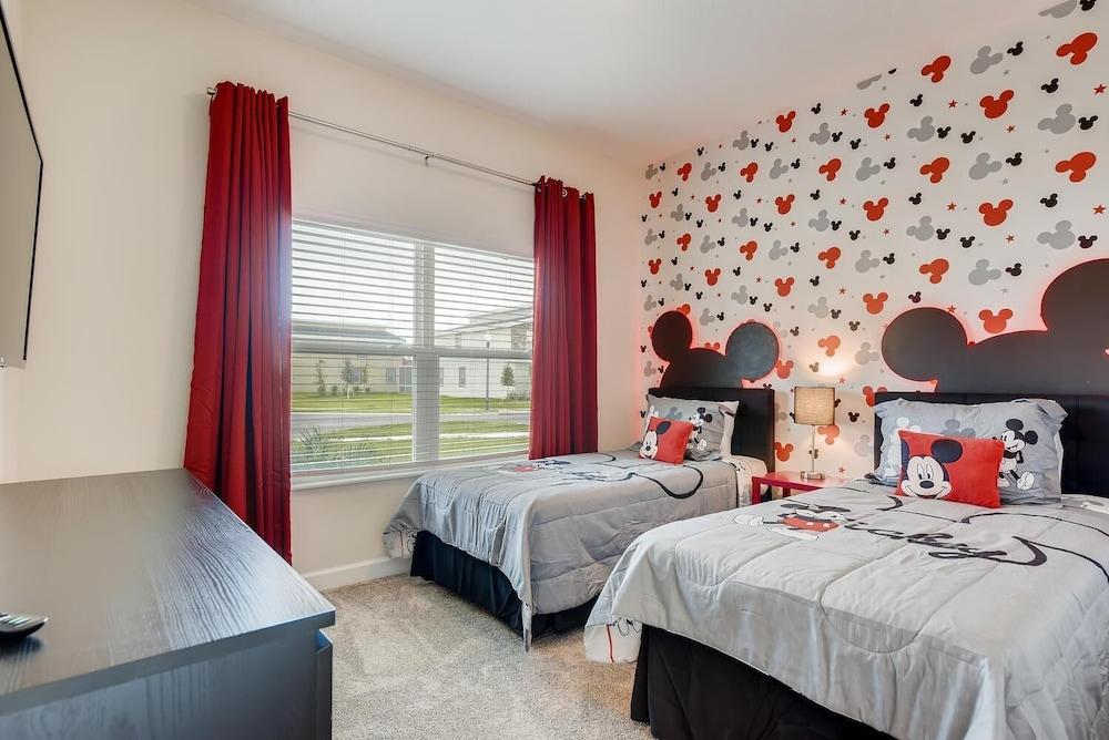 412 OC - 5BR Home Bliss: Private Pool - Sleeps 12