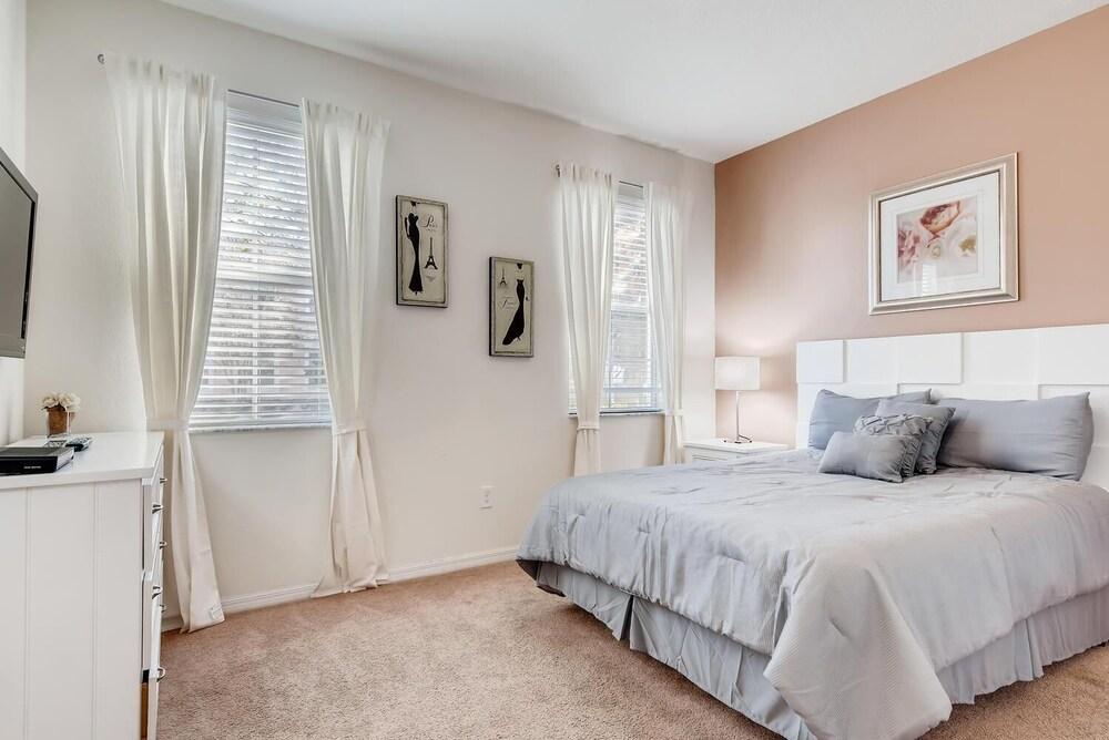 750 LF - Bella Vida - Great 4 Beds Townhome