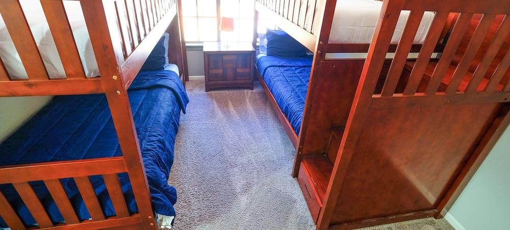 4Bdrm 2.5Bath 8Bed - Story North Houston