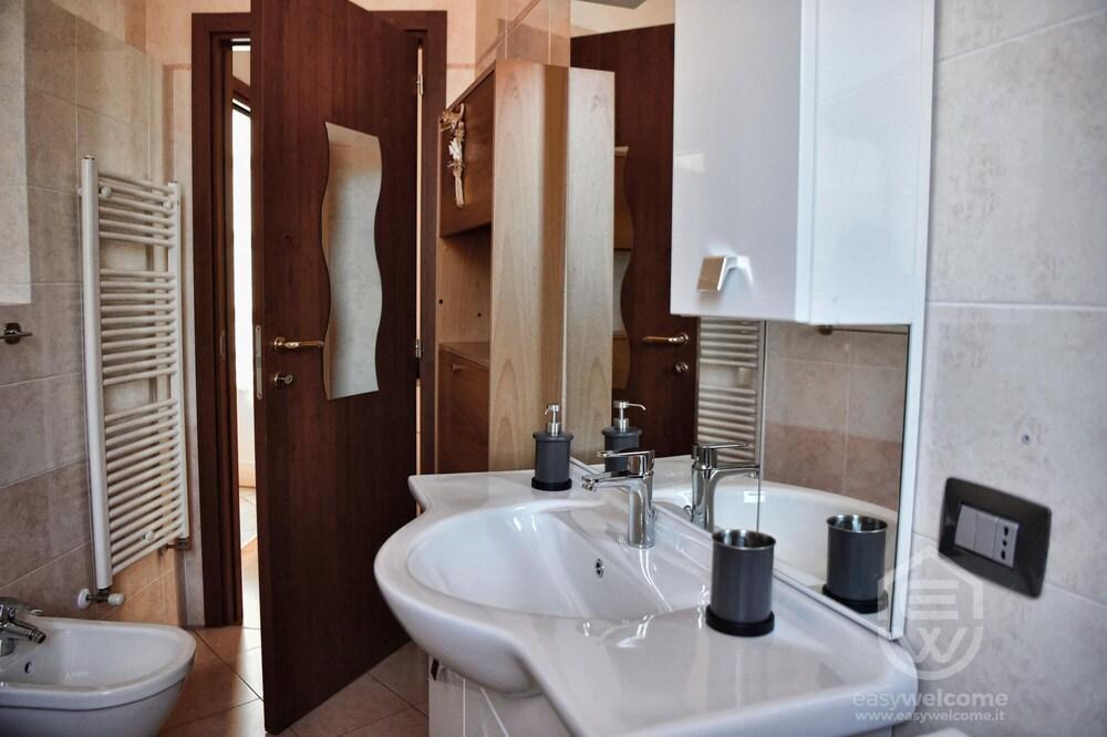 Easy Welcome Green House Regatola