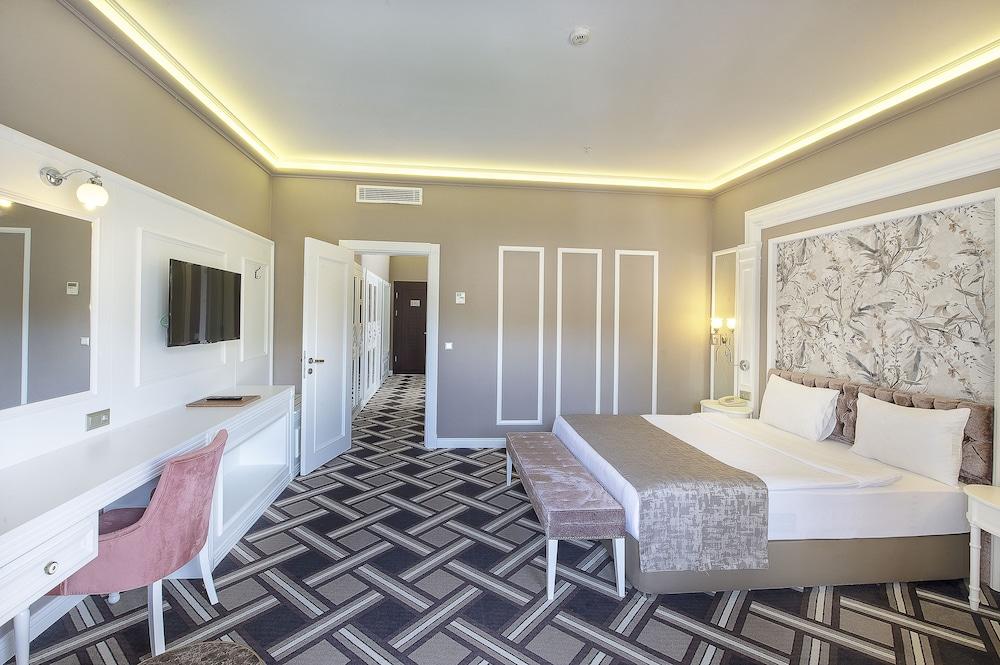 Utopia Resort & Residence