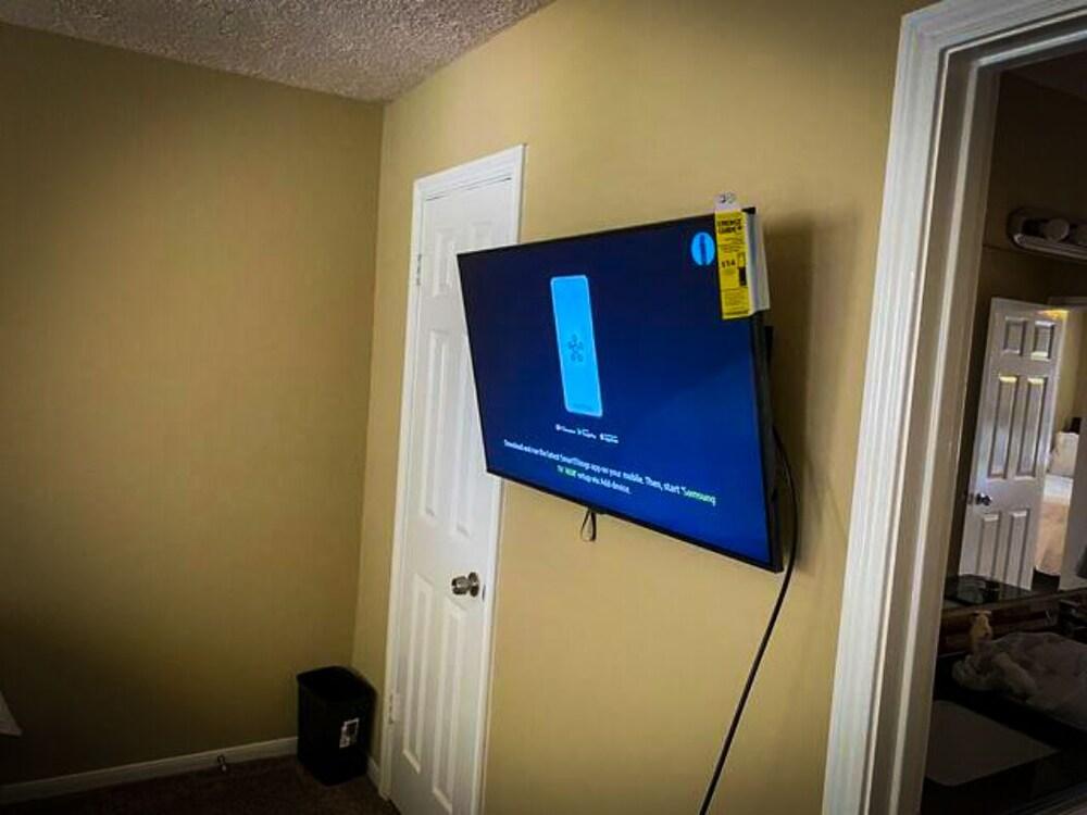 4Bdrm 3.5Bath 8Beds - Pool House