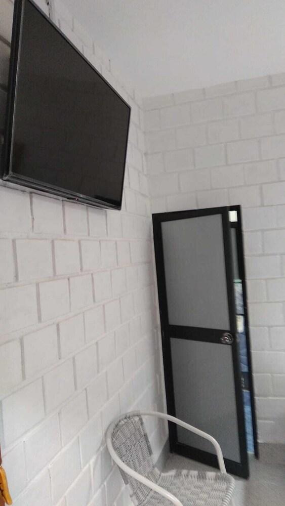 HOSPEDAJE SANTA MONICA