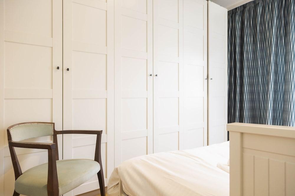 Brussels Bright Design Residence