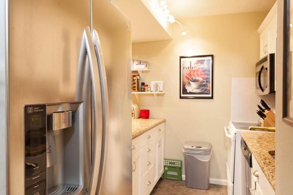 John's Dolphin Way Condo