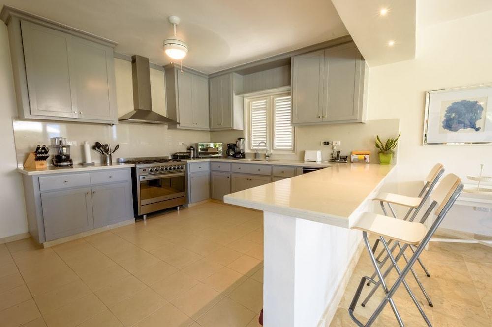 Private Villa with Pool and Golf Cart