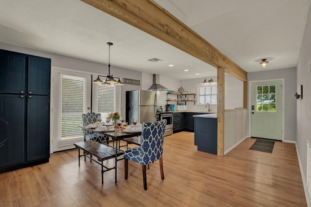 Gorgeous Home on Wine Trail w/ Fire Pit!