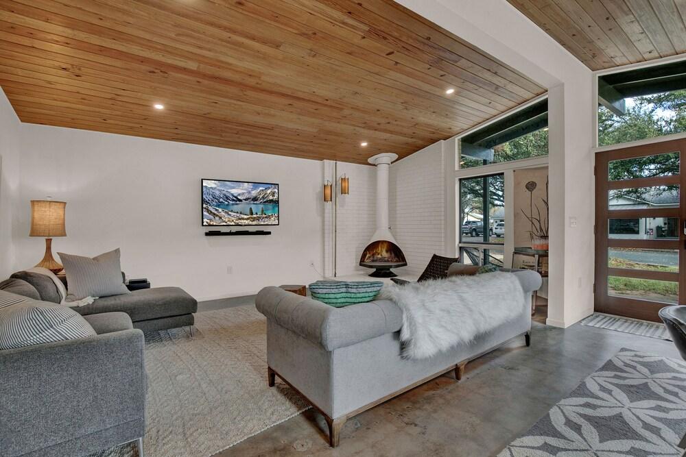 Luxury Home Just 2blcks From Main St!